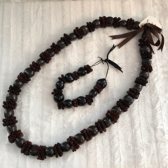 Jewelry - NWT~ GENUINE HAWAIIAN KUKUI NUT LEI AND BRACELET